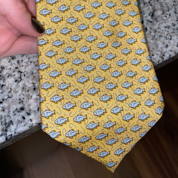 Vineyard Vines Other - Vineyard Vines Men's Silk Tie, Yellow Fish & Hooks